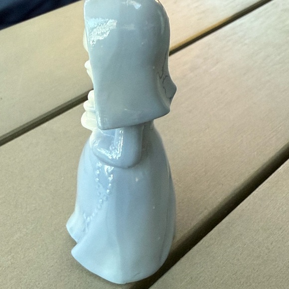 INARCO JAPAN Praying/Singing Nun Porcelain Figurine Blue Girl - Picture 3 of 7